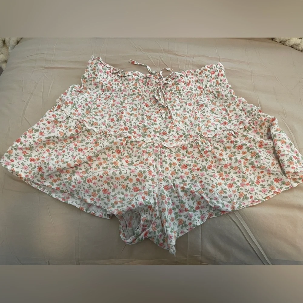 Aeropostale Womens Set Size Medium White Floral Crop Top and Shorts Two Piece - Picture 9 of 14
